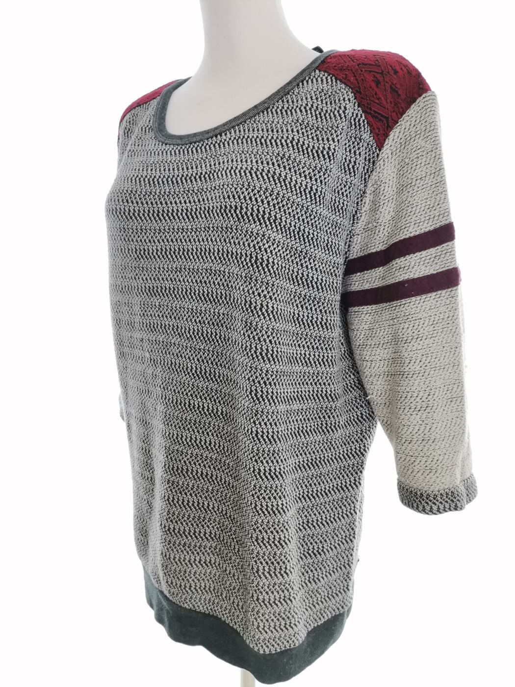 Maison scotch Rozmiar 1 (36) Kolor Szary Okrągły dekolt Tunika Bluzka Dzianina Rękaw 3/4 Materiał Bawełna 100% Maison scotch Rozmiar 1 (36) Kolor Szary Okrągły dekolt Tunika Bluzka Dzianina Rękaw 3/4 Materiał Bawełna 100%
