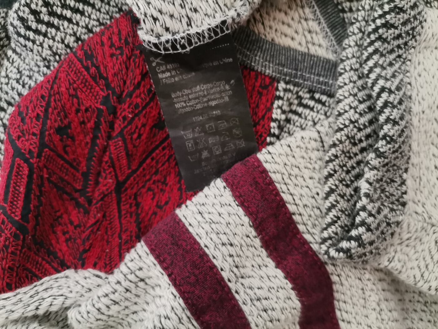 Maison scotch Rozmiar 1 (36) Kolor Szary Okrągły dekolt Tunika Bluzka Dzianina Rękaw 3/4 Materiał Bawełna 100% Maison scotch Rozmiar 1 (36) Kolor Szary Okrągły dekolt Tunika Bluzka Dzianina Rękaw 3/4 Materiał Bawełna 100%