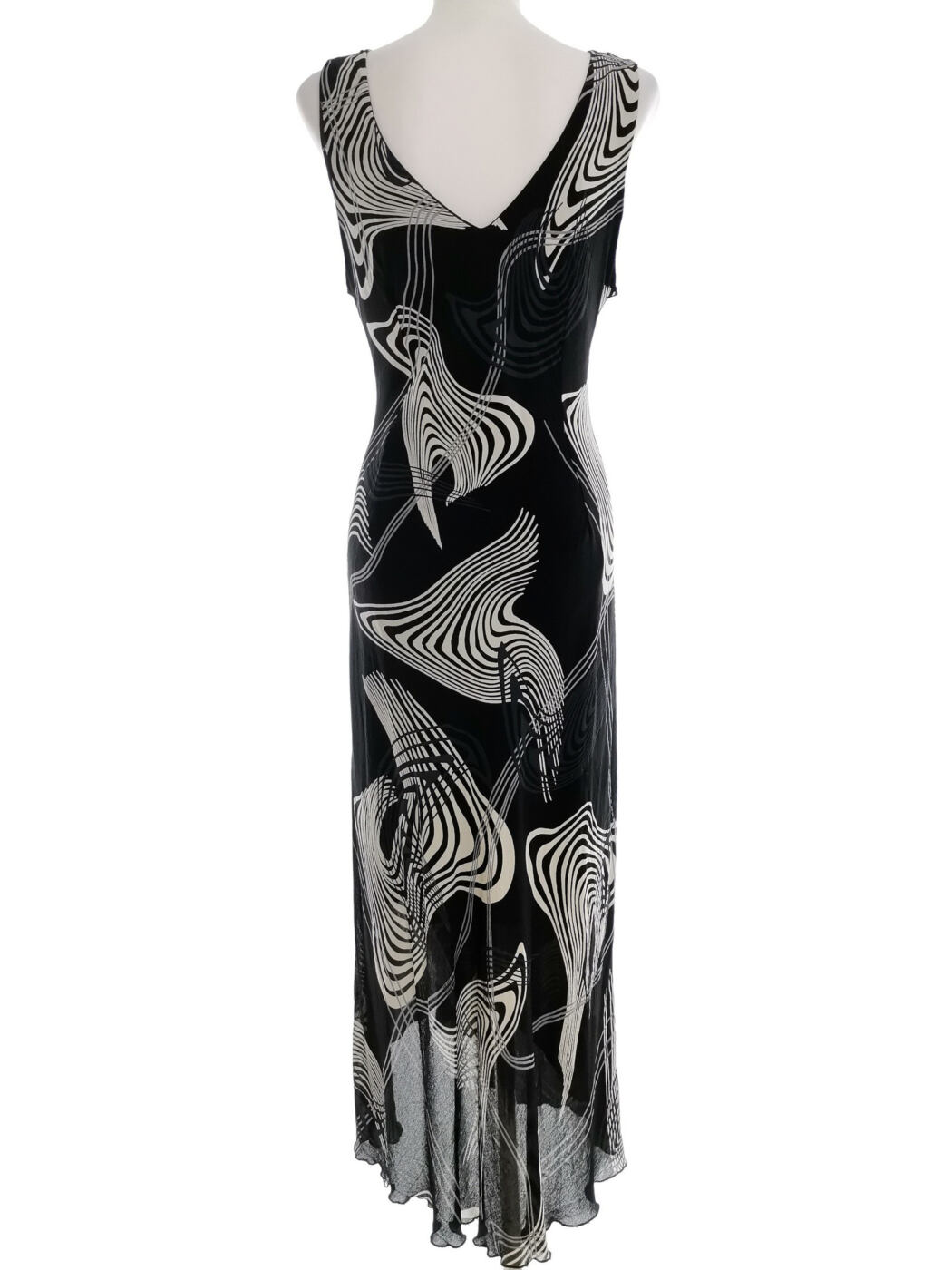 Rozmiar 16 (44) Kolor Czarny W serek Sukienka Maxi Bezrękawnik Długa Materiał Wiskoza 100% Rozmiar 16 (44) Kolor Czarny W serek Sukienka Maxi Bezrękawnik Długa Materiał Wiskoza 100%
