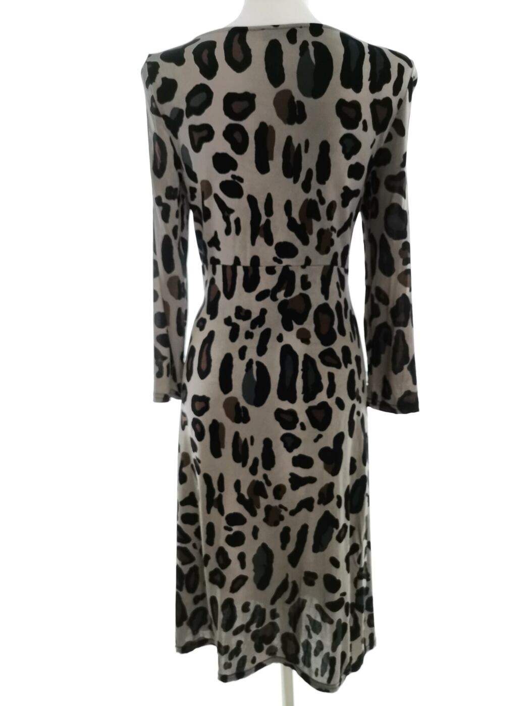 SINEQUANONE Rozmiar 3 (40) Kolor Szary Panterka W serek Sukienka Sheath Długi rękaw Midi Materiał Rayon SINEQUANONE Rozmiar 3 (40) Kolor Szary Panterka W serek Sukienka Sheath Długi rękaw Midi Materiał Rayon