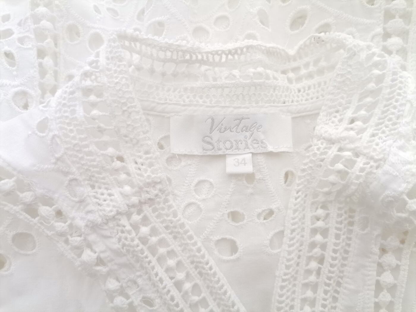 Vintage Stories Rozmiar 34 Kolor Biały W serek Sukienka Maxi Bezrękawnik Długa Materiał Bawełna 100% Vintage Stories Rozmiar 34 Kolor Biały W serek Sukienka Maxi Bezrękawnik Długa Materiał Bawełna 100%