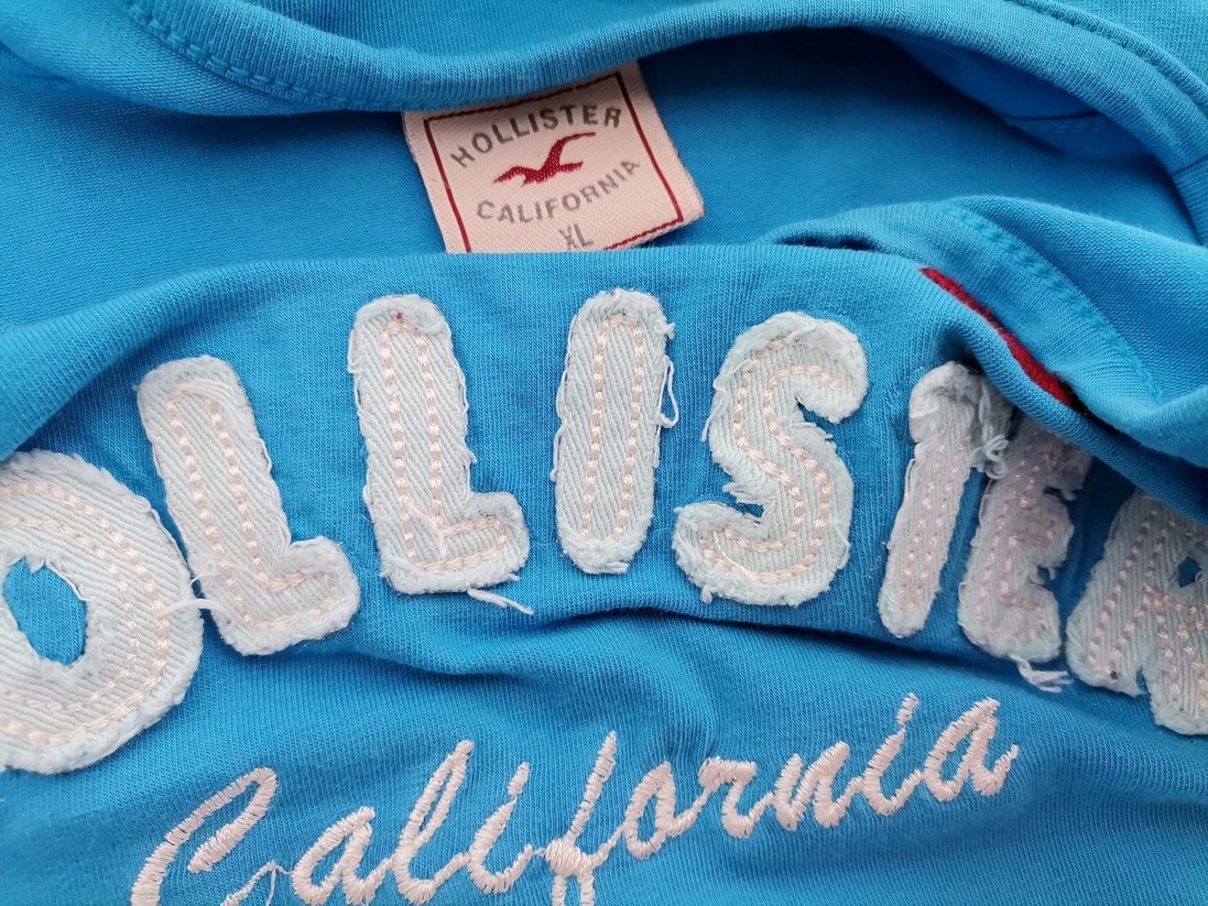 IMG_20220214_134431.jpg Hollister Rozmiar XL Kolor Niebieski Okrągły dekolt Bluzka Bezrękawnik Materiał Bawełna 100%
