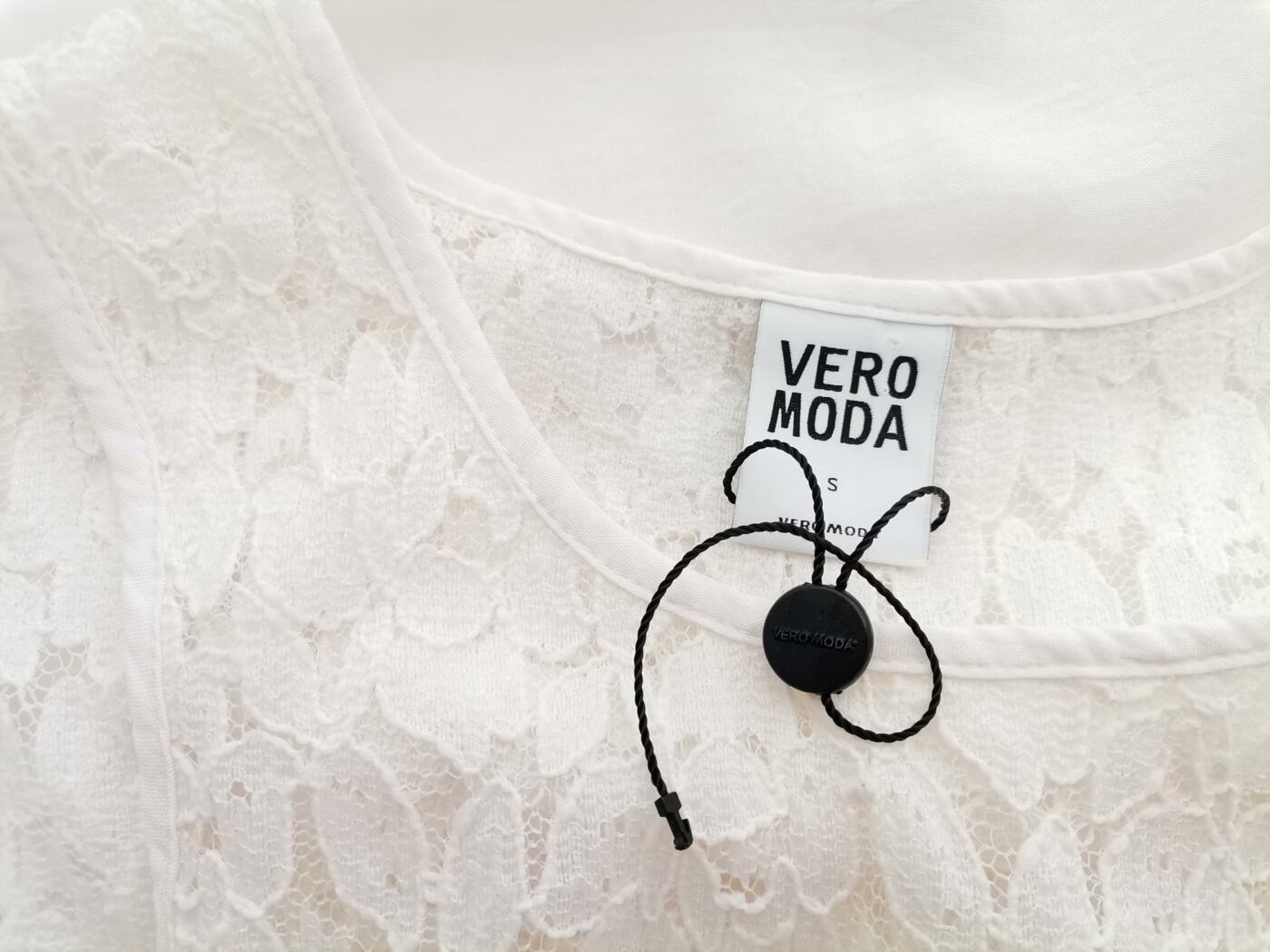 IMG_20220214_135348.jpg Vero moda Rozmiar S Kolor Biały Crew Neck Bluzka Bezrękawnik Materiał Wiskoza 100%