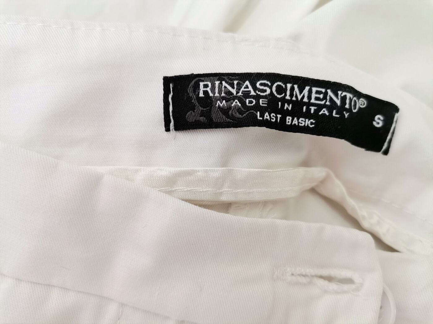 IMG_20220214_141338.jpg Rinascimento Rozmiar S Kolor Biały Szorty Materiał Bawełna