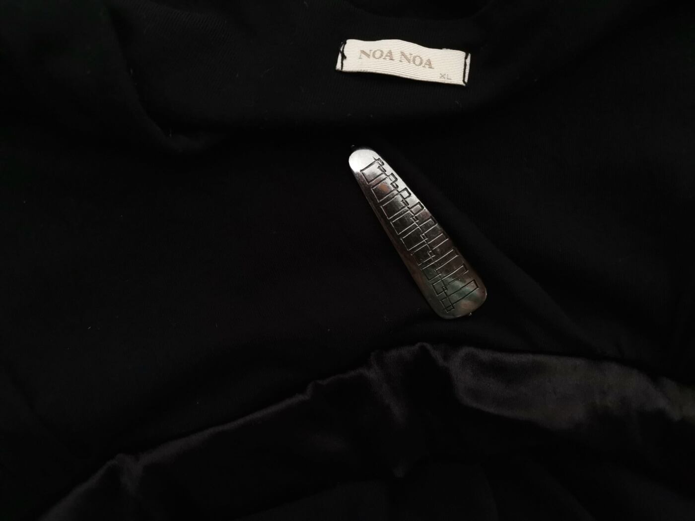 Noa noa Rozmiar XL Kolor Czarny W serek Sukienka Maxi Bezrękawnik Długa Materiał Wiskoza Noa noa Rozmiar XL Kolor Czarny W serek Sukienka Maxi Bezrękawnik Długa Materiał Wiskoza