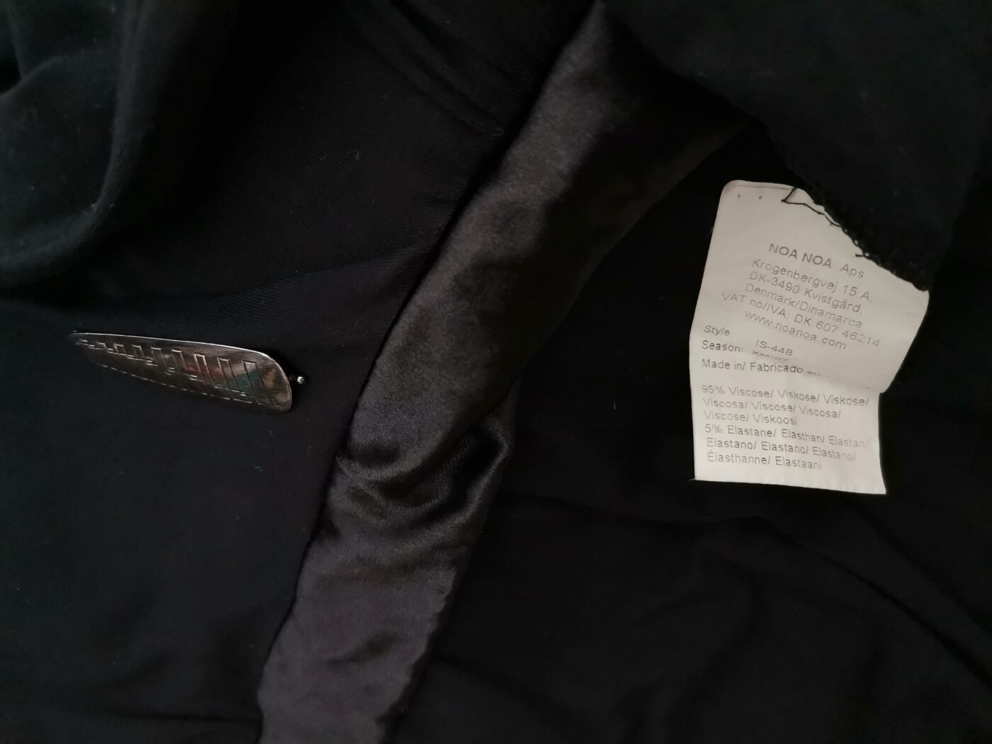 Noa noa Rozmiar XL Kolor Czarny W serek Sukienka Maxi Bezrękawnik Długa Materiał Wiskoza Noa noa Rozmiar XL Kolor Czarny W serek Sukienka Maxi Bezrękawnik Długa Materiał Wiskoza