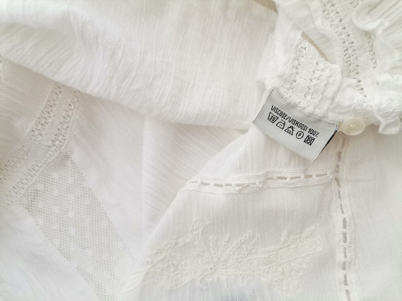 Flash Jeans Rozmiar XL Kolor Biały W serek Tunika Zapinana Bluzka Rękaw 3/4 Materiał Wiskoza 100% Flash Jeans Rozmiar XL Kolor Biały W serek Tunika Zapinana Bluzka Rękaw 3/4 Materiał Wiskoza 100%
