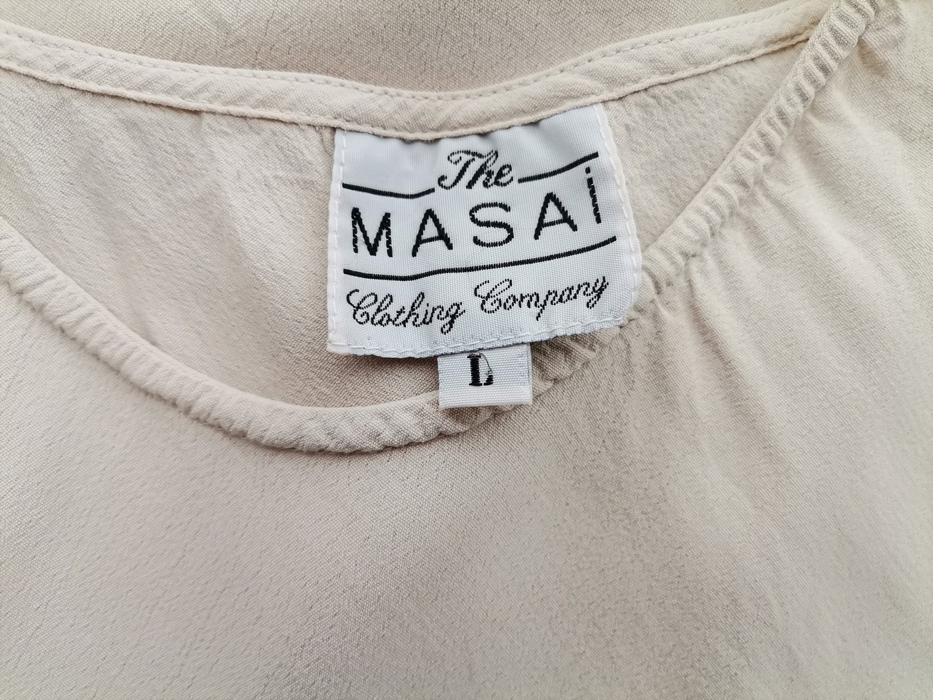 The Masai Rozmiar L Kolor Kremowy Okrągły dekolt Tunika Bluzka Bezrękawnik Materiał Wiskoza 100% The Masai Rozmiar L Kolor Kremowy Okrągły dekolt Tunika Bluzka Bezrękawnik Materiał Wiskoza 100%