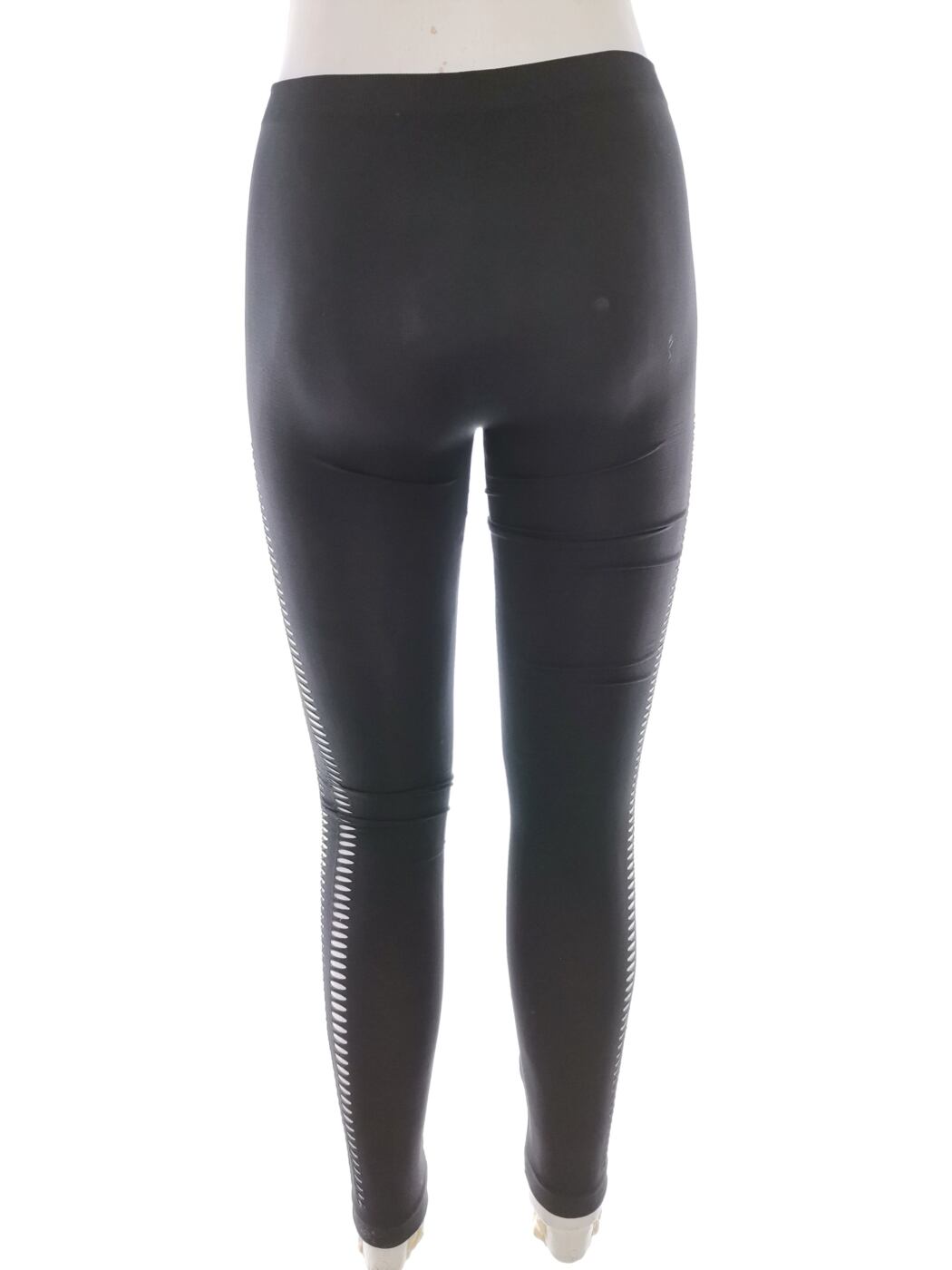 IMG_20220221_115735.jpg Miley Cyrus Max Azria Rozmiar M Kolor Czarny Legginsy
