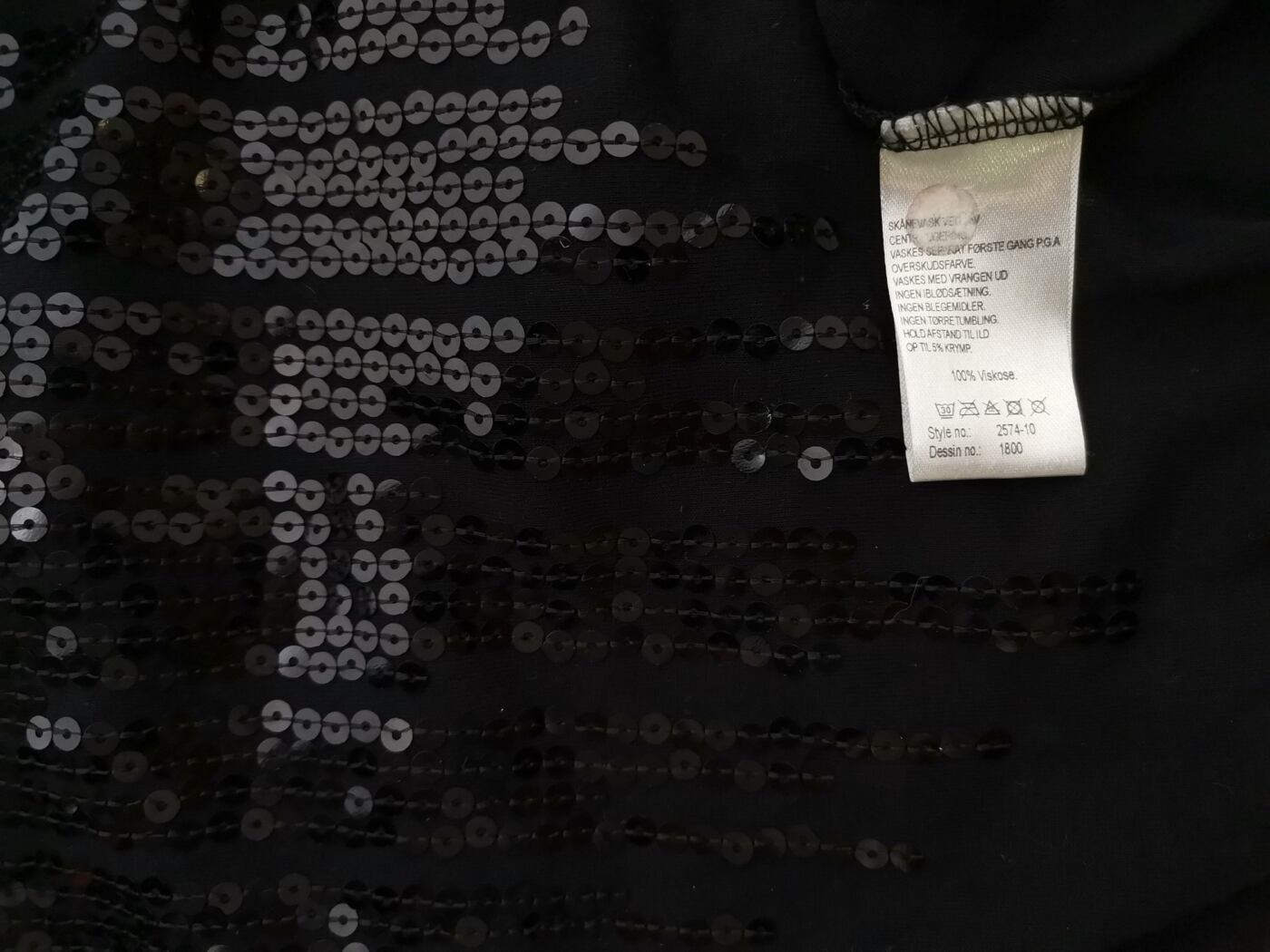 Fransa Rozmiar XL Kolor Czarny Dekolt U Sukienka Prostokątna Bezrękawnik Midi Materiał Wiskoza 100% Fransa Rozmiar XL Kolor Czarny Dekolt U Sukienka Prostokątna Bezrękawnik Midi Materiał Wiskoza 100%