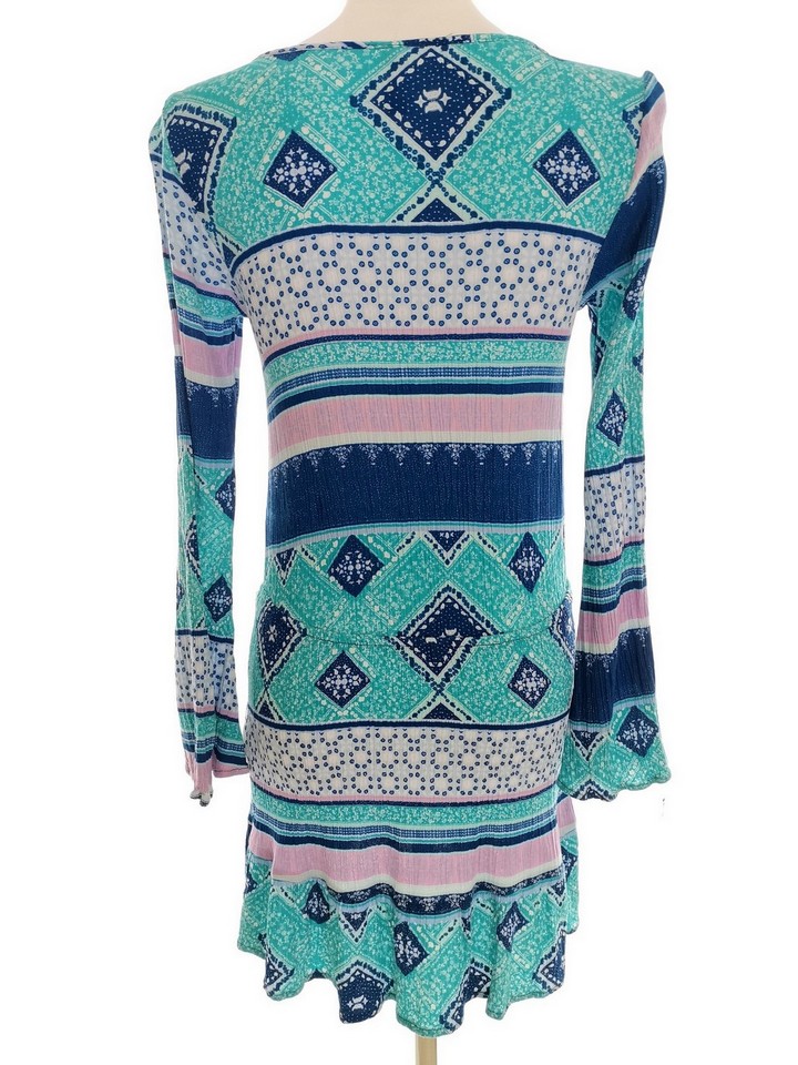 Divided Rozmiar 32 Kolor Niebieski Keyhole Crew Neck Sukienka Sweterkowa Długi rękaw Krótka Materiał Wiskoza 100% Divided Rozmiar 32 Kolor Niebieski Keyhole Crew Neck Sukienka Sweterkowa Długi rękaw Krótka Materiał Wiskoza 100%