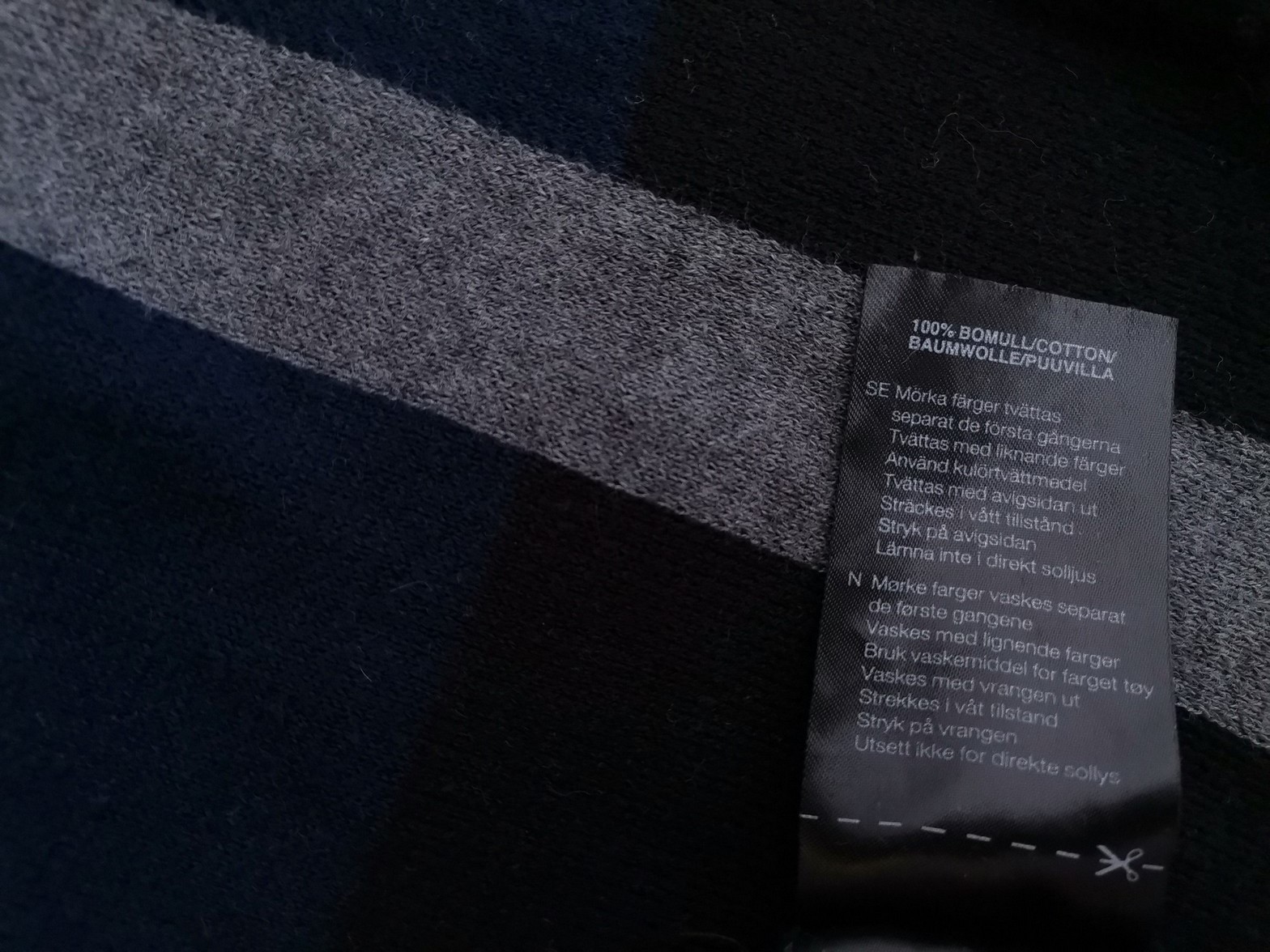 Rozmiar M Kolor Czarny Pasy W serek Długi Otwarty Kardigan Długi rękaw Materiał Bawełna 100% Cienka dzianina