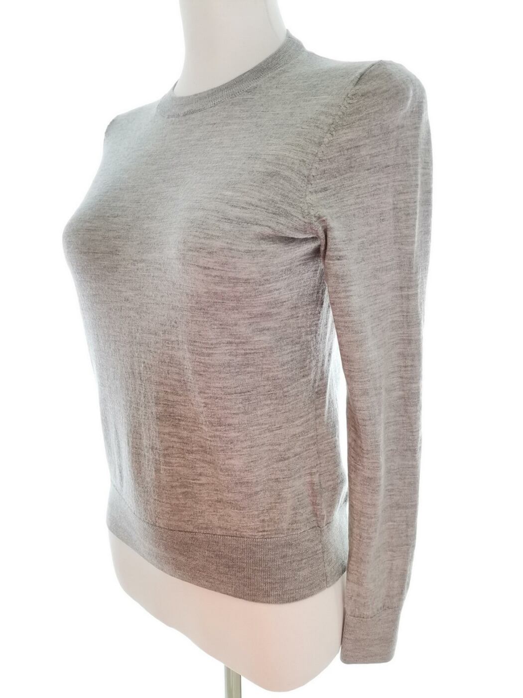 IMG_20220224_123402.jpg COS Rozmiar S Kolor Szary Crew Neck Sweter Długi rękaw Materiał Wełna 100% Cienka dzianina
