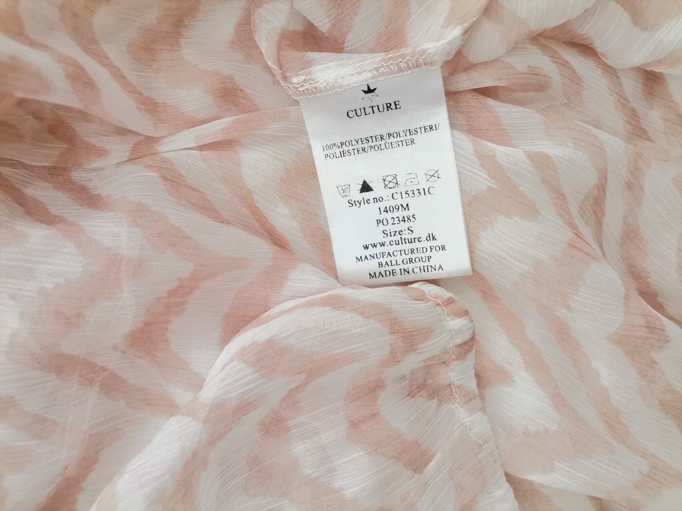 Culture Rozmiar S Kolor Różowy Jodełka Split Crew Neck Tunika Bluzka Rękaw 3/4 Culture Rozmiar S Kolor Różowy Jodełka Split Crew Neck Tunika Bluzka Rękaw 3/4