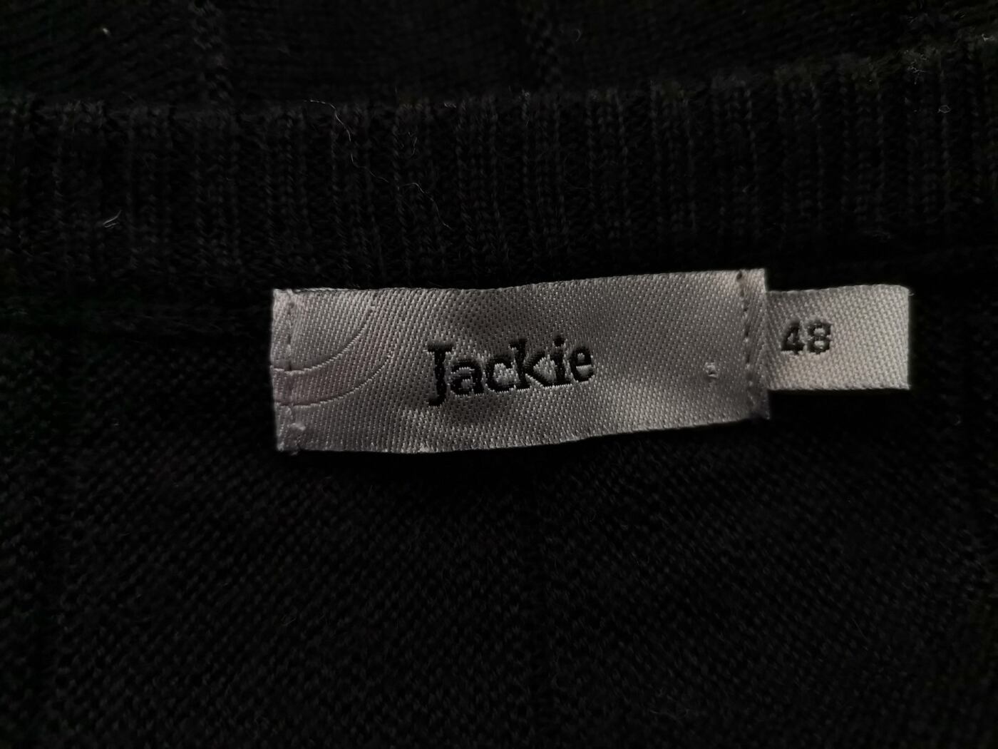 Jackie Rozmiar 48 Kolor Czarny Dekolt U Sukienka Prostokątna Rękaw 3/4 Do Kolan Materiał Akryl Jackie Rozmiar 48 Kolor Czarny Dekolt U Sukienka Prostokątna Rękaw 3/4 Do Kolan Materiał Akryl