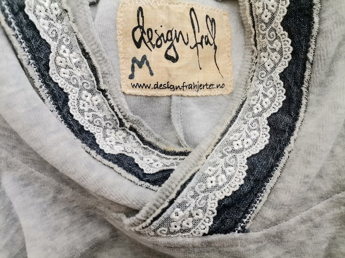 Design frahjertet Rozmiar M Kolor Szary W serek Sukienka Sweterkowa Długi rękaw Krótka Design frahjertet Rozmiar M Kolor Szary W serek Sukienka Sweterkowa Długi rękaw Krótka
