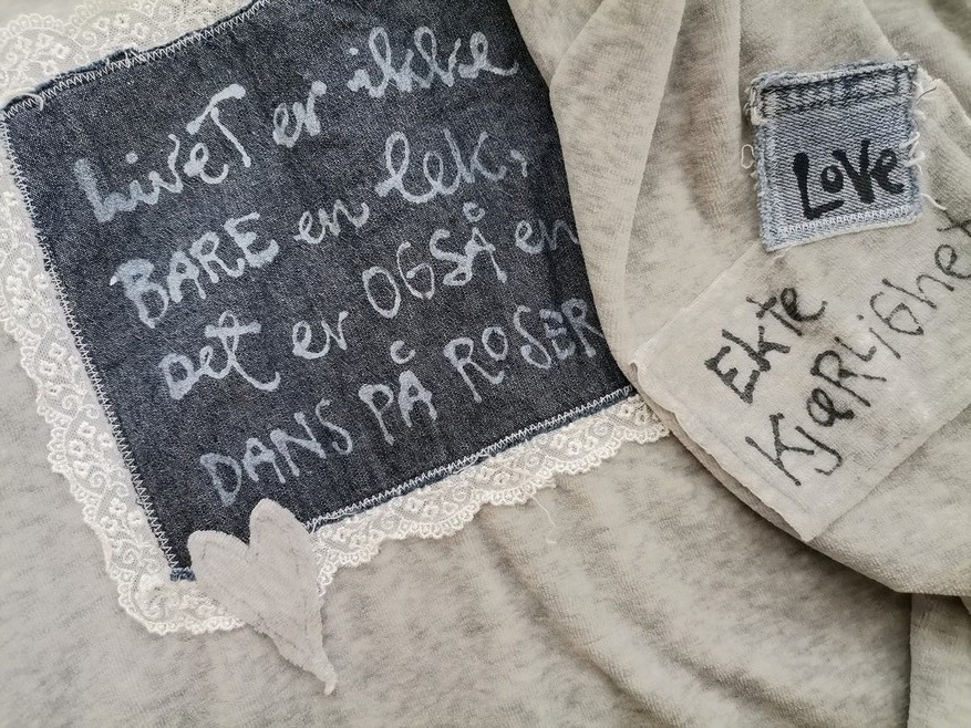 Design frahjertet Rozmiar M Kolor Szary W serek Sukienka Sweterkowa Długi rękaw Krótka Design frahjertet Rozmiar M Kolor Szary W serek Sukienka Sweterkowa Długi rękaw Krótka