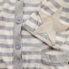 Maison scotch Rozmiar 1 (36) Kolor Szary Pasy W serek Kardigan Zapinany Długi rękaw Materiał Bawełna Cienka dzianina