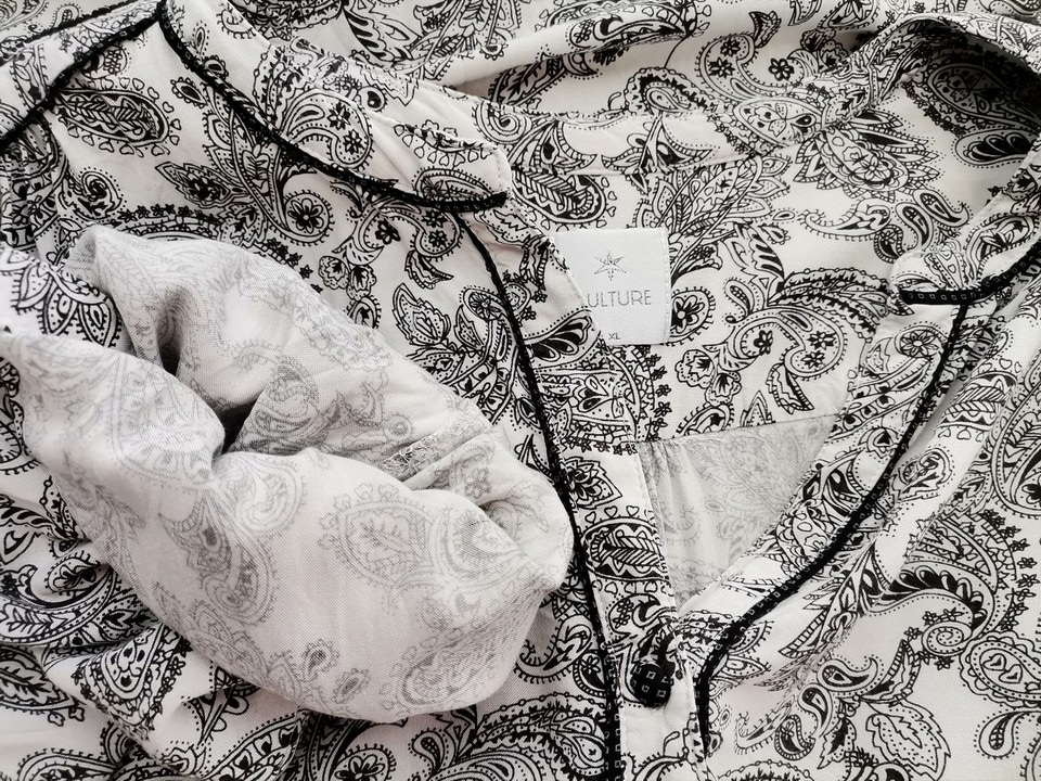 IMG_20220303_113319.jpg Culture Rozmiar XL Kolor Czarny Paisley Split Crew Neck Bluzka Zapinana Długi rękaw Materiał Wiskoza 100%