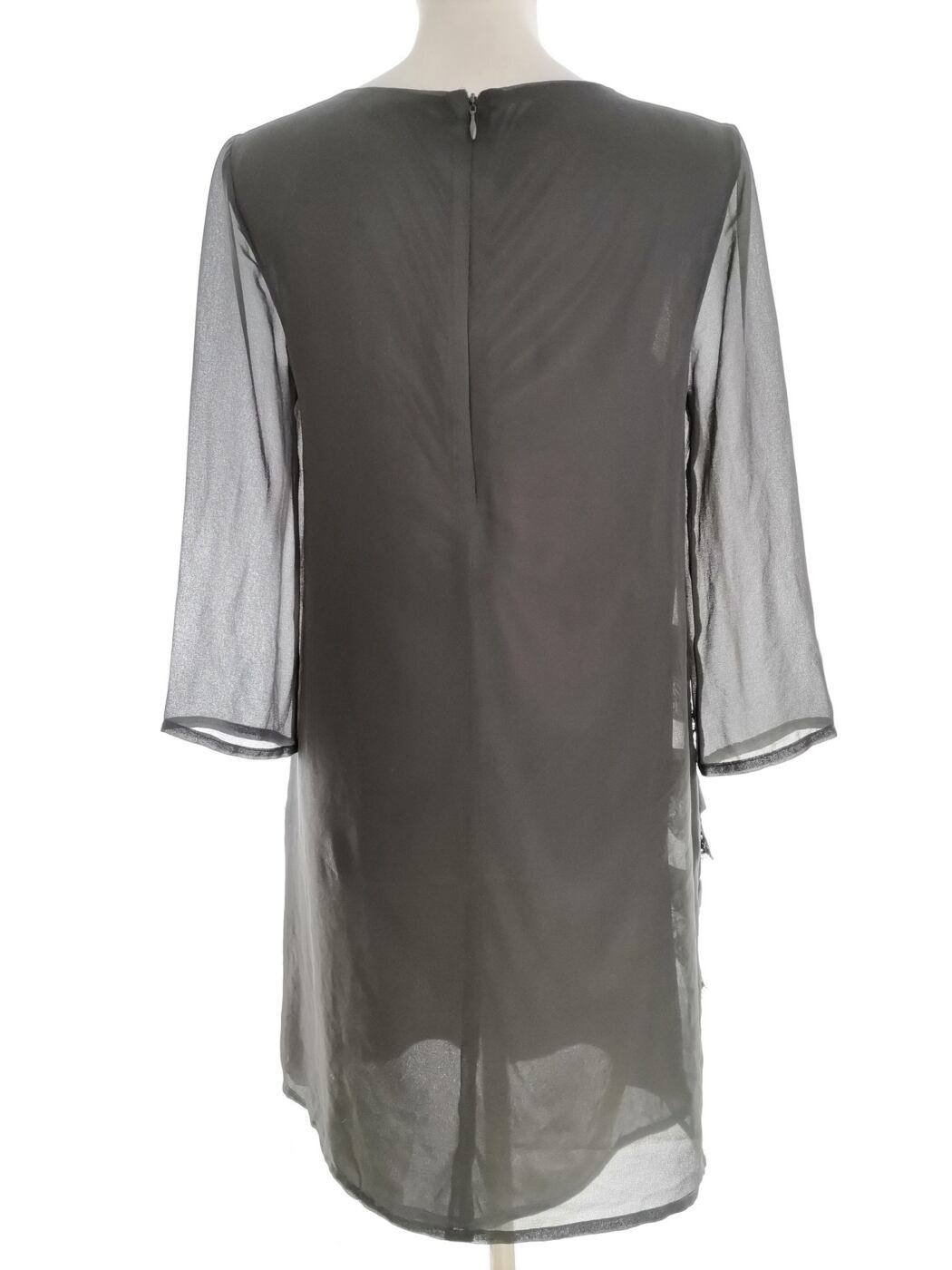 Soaked in luxury Rozmiar S Kolor Szary Okrągły dekolt Sukienka A-Line Rękaw 3/4 Do Kolan Soaked in luxury Rozmiar S Kolor Szary Okrągły dekolt Sukienka A-Line Rękaw 3/4 Do Kolan