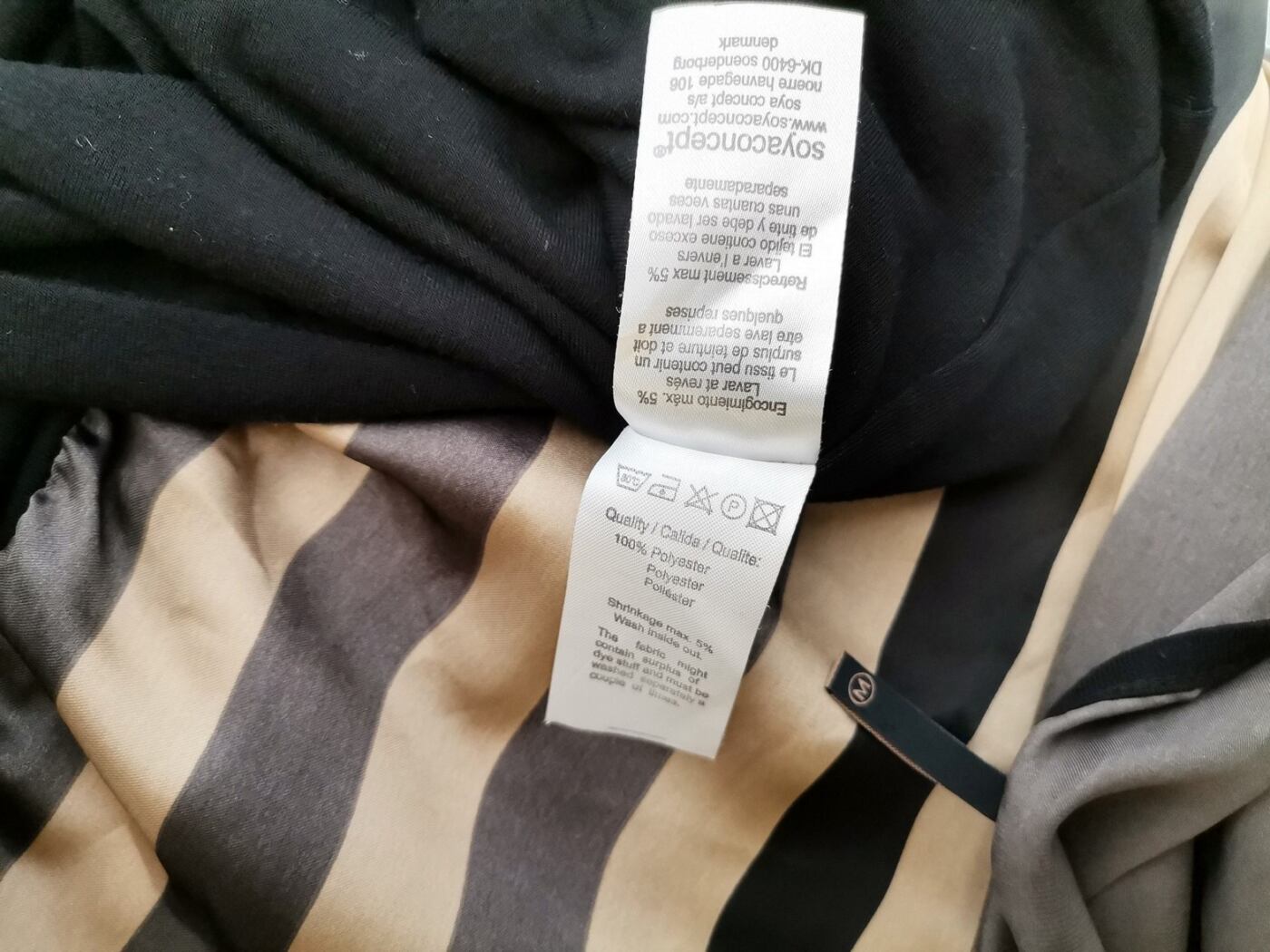 Soyaconcept Rozmiar M Kolor Czarny Pasy Okrągły dekolt Sukienka Sweterkowa Długi rękaw Do Kolan Soyaconcept Rozmiar M Kolor Czarny Pasy Okrągły dekolt Sukienka Sweterkowa Długi rękaw Do Kolan