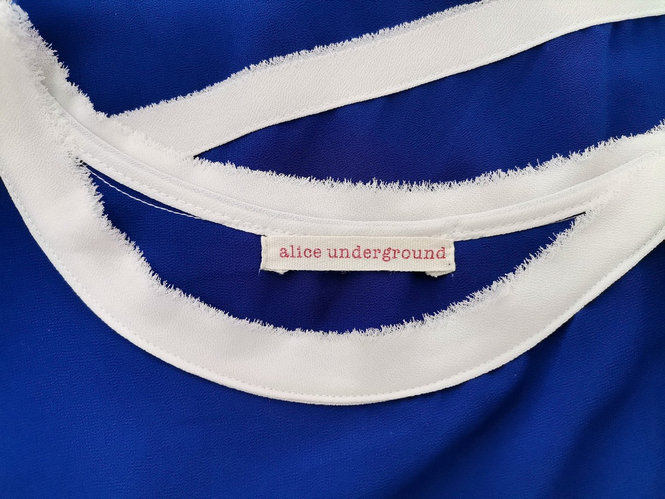 Alice Underground Rozmiar 38/40 Kolor Niebieski Pasy Okrągły dekolt Sukienka Prostokątna Krótki rękaw Do Kolan Alice Underground Rozmiar 38/40 Kolor Niebieski Pasy Okrągły dekolt Sukienka Prostokątna Krótki rękaw Do Kolan