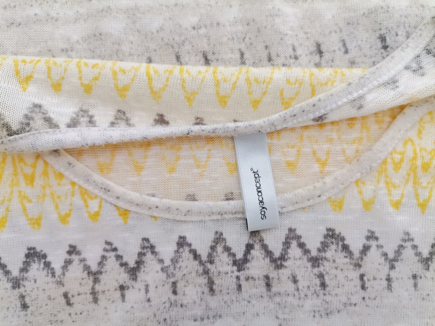 IMG_20220323_113448_0.jpg Soyaconcept Rozmiar XL Kolor Złoty Fair Isle Okrągły dekolt Bluzka Krótki rękaw