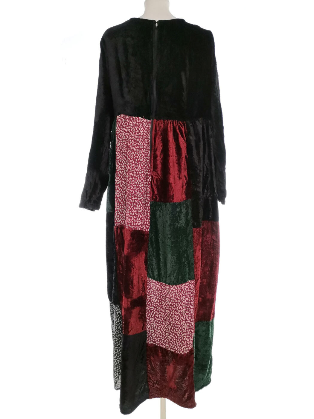 Vintage Rozmiar 42/44 Kolor Czarny Okrągły dekolt Sukienka Maxi Długi rękaw Długa Materiał Wiskoza 100% Vintage Rozmiar 42/44 Kolor Czarny Okrągły dekolt Sukienka Maxi Długi rękaw Długa Materiał Wiskoza 100%