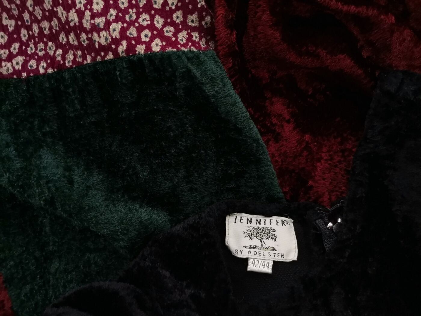 Vintage Rozmiar 42/44 Kolor Czarny Okrągły dekolt Sukienka Maxi Długi rękaw Długa Materiał Wiskoza 100% Vintage Rozmiar 42/44 Kolor Czarny Okrągły dekolt Sukienka Maxi Długi rękaw Długa Materiał Wiskoza 100%