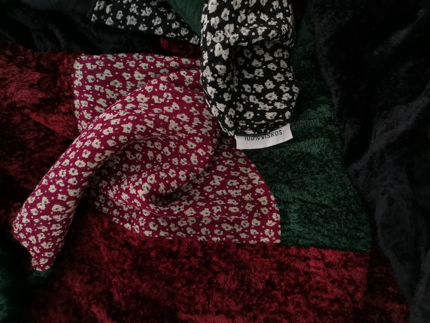 Vintage Rozmiar 42/44 Kolor Czarny Okrągły dekolt Sukienka Maxi Długi rękaw Długa Materiał Wiskoza 100% Vintage Rozmiar 42/44 Kolor Czarny Okrągły dekolt Sukienka Maxi Długi rękaw Długa Materiał Wiskoza 100%