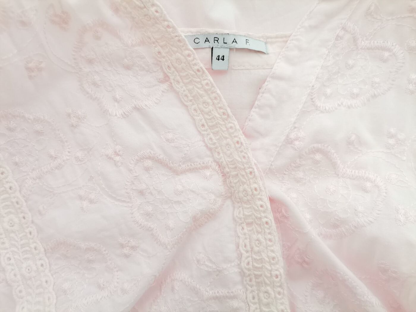 Carla F Rozmiar 44 Kolor Różowy Split Crew Neck Tunika Zapinana Bluzka Rękaw 3/4 Materiał Bawełna 100% Carla F Rozmiar 44 Kolor Różowy Split Crew Neck Tunika Zapinana Bluzka Rękaw 3/4 Materiał Bawełna 100%