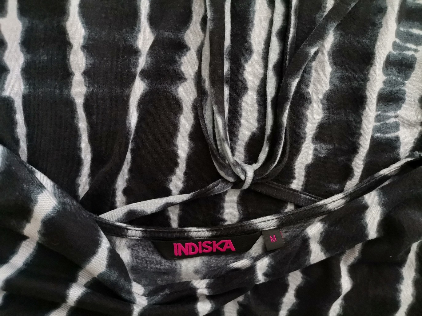 Indiska Rozmiar M Kolor Czarny Okrągły dekolt Sukienka Maxi Bezrękawnik Długa Materiał Wiskoza 100% Indiska Rozmiar M Kolor Czarny Okrągły dekolt Sukienka Maxi Bezrękawnik Długa Materiał Wiskoza 100%