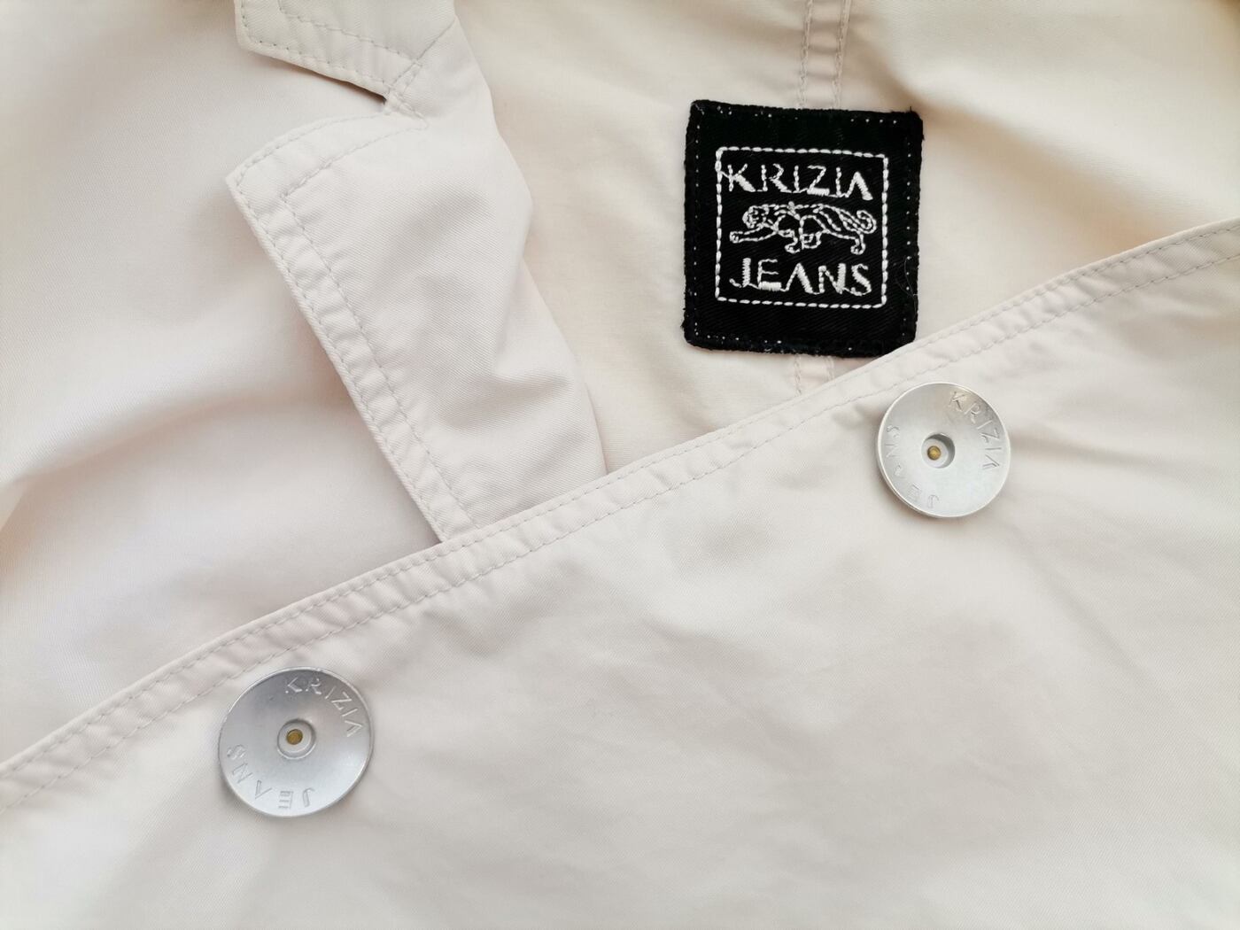 IMG_20220411_123534.jpg KRIZIA JEANS Rozmiar 40 Kolor Kremowy Kołnierz Żakiet z zapięciem Długi rękaw