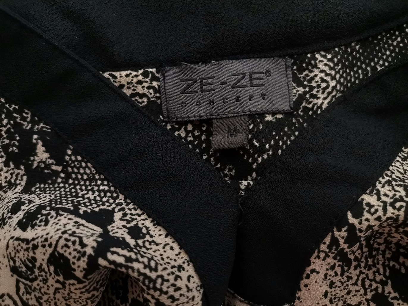 Ze - ze Rozmiar M Kolor Czarny W serek Bluzka Długi rękaw