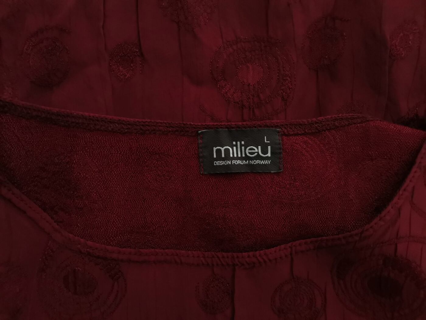 Milieu Rozmiar L Kolor Purpurowy Okrągły dekolt Sukienka Sweterkowa Rękaw 3/4 Midi Materiał Wiskoza 100% Milieu Rozmiar L Kolor Purpurowy Okrągły dekolt Sukienka Sweterkowa Rękaw 3/4 Midi Materiał Wiskoza 100%