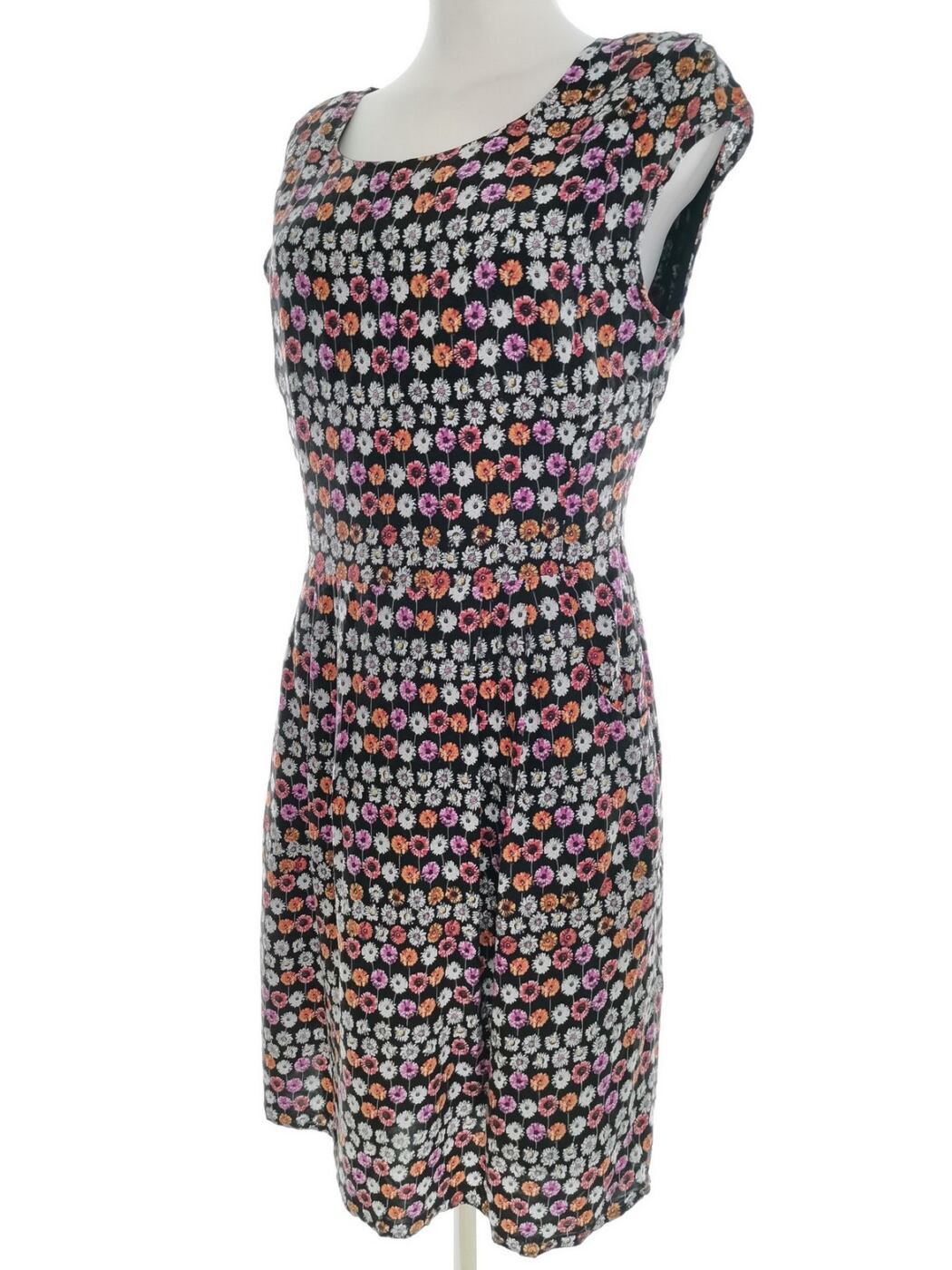 Limited Collection Rozmiar 10 (38) Kolor Czarny Okrągły dekolt Sukienka Sheath Krótki rękaw Midi Materiał Wiskoza 100% Limited Collection Rozmiar 10 (38) Kolor Czarny Okrągły dekolt Sukienka Sheath Krótki rękaw Midi Materiał Wiskoza 100%