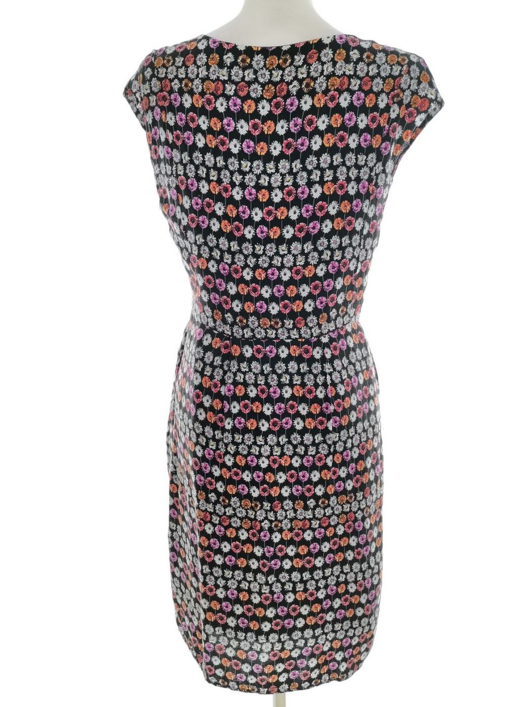 Limited Collection Rozmiar 10 (38) Kolor Czarny Okrągły dekolt Sukienka Sheath Krótki rękaw Midi Materiał Wiskoza 100% Limited Collection Rozmiar 10 (38) Kolor Czarny Okrągły dekolt Sukienka Sheath Krótki rękaw Midi Materiał Wiskoza 100%