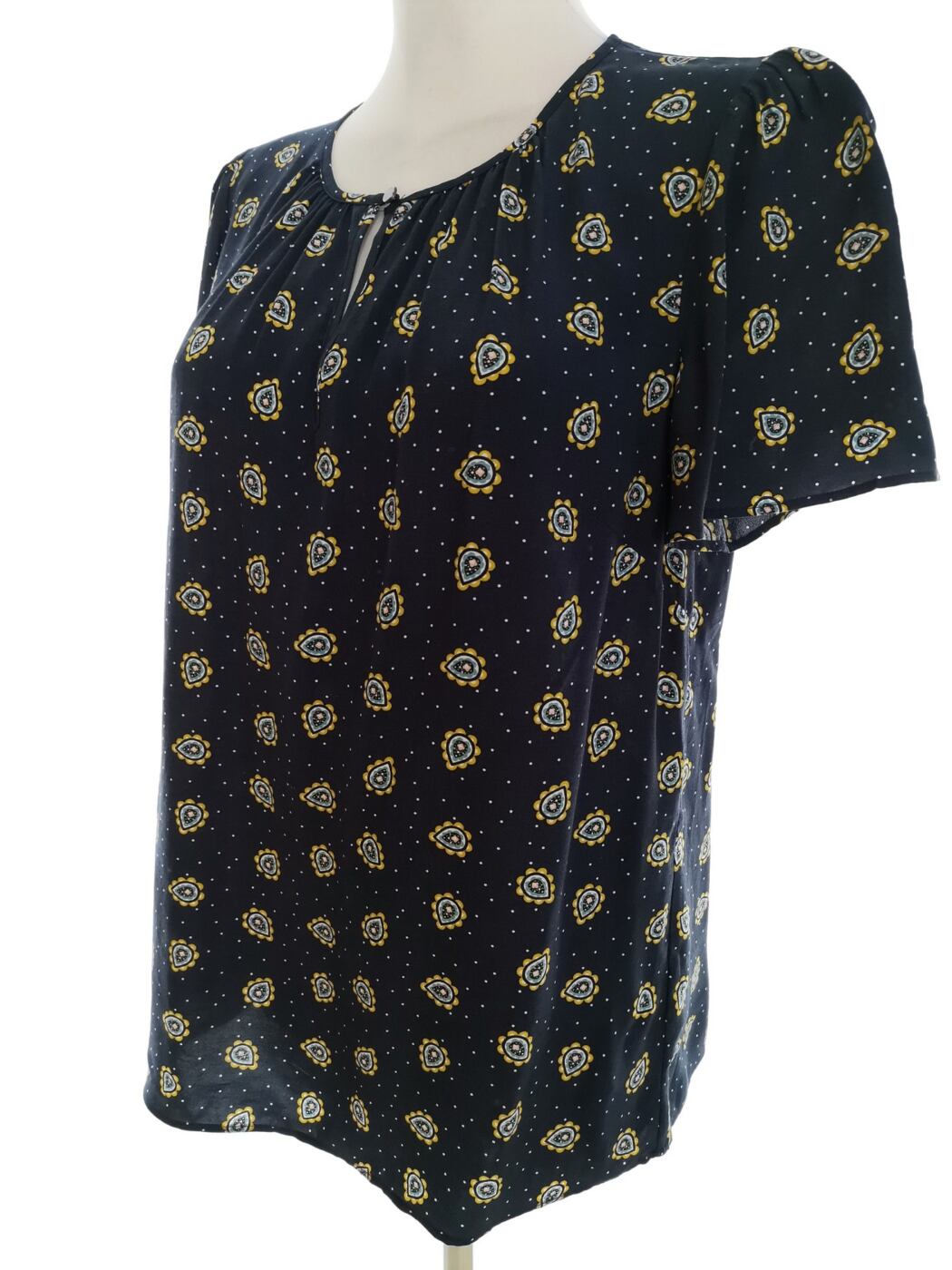 IMG_20220427_134421.jpg Boden Rozmiar 8 (36) Kolor Granatowy Paisley Keyhole Crew Neck Bluzka Krótki rękaw Materiał Wiskoza 100%