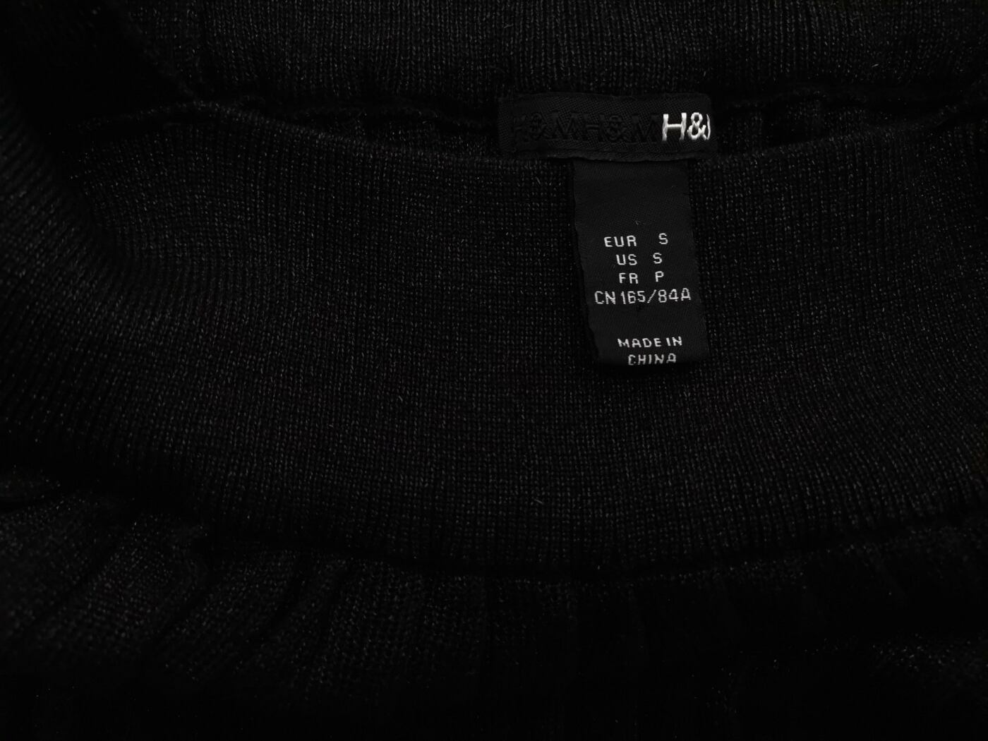 H&m Rozmiar S Kolor Czarny Kwadratowy dekolt Sukienka Prostokątna Bezrękawnik Do Kolan Materiał Wiskoza H&m Rozmiar S Kolor Czarny Kwadratowy dekolt Sukienka Prostokątna Bezrękawnik Do Kolan Materiał Wiskoza
