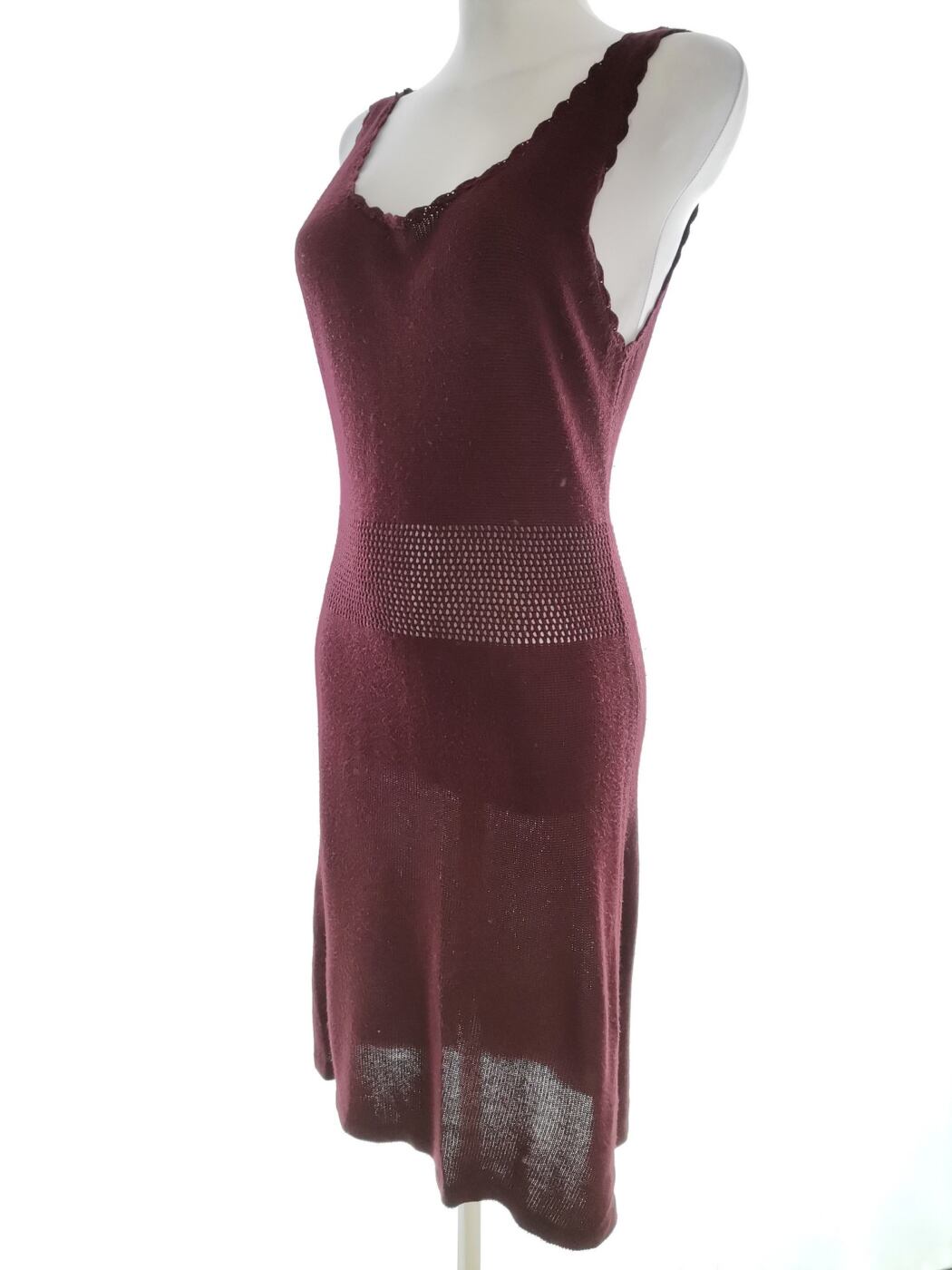 Vernissage Rozmiar M Kolor Purpurowy Okrągły dekolt Sukienka Sweterkowa Bezrękawnik Midi Materiał Rayon 100% Vernissage Rozmiar M Kolor Purpurowy Okrągły dekolt Sukienka Sweterkowa Bezrękawnik Midi Materiał Rayon 100%