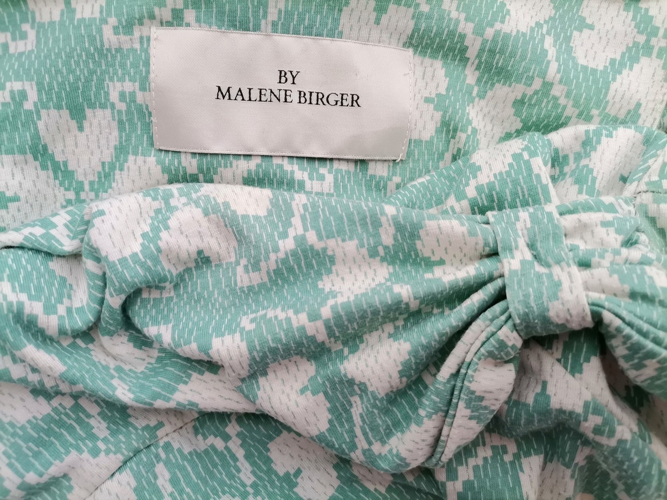 BY MALENE BIRGER Rozmiar M Kolor Miętowy Odkryte Ramiona Sukienka Zawijana Bezrękawnik Midi Materiał Wiskoza BY MALENE BIRGER Rozmiar M Kolor Miętowy Odkryte Ramiona Sukienka Zawijana Bezrękawnik Midi Materiał Wiskoza