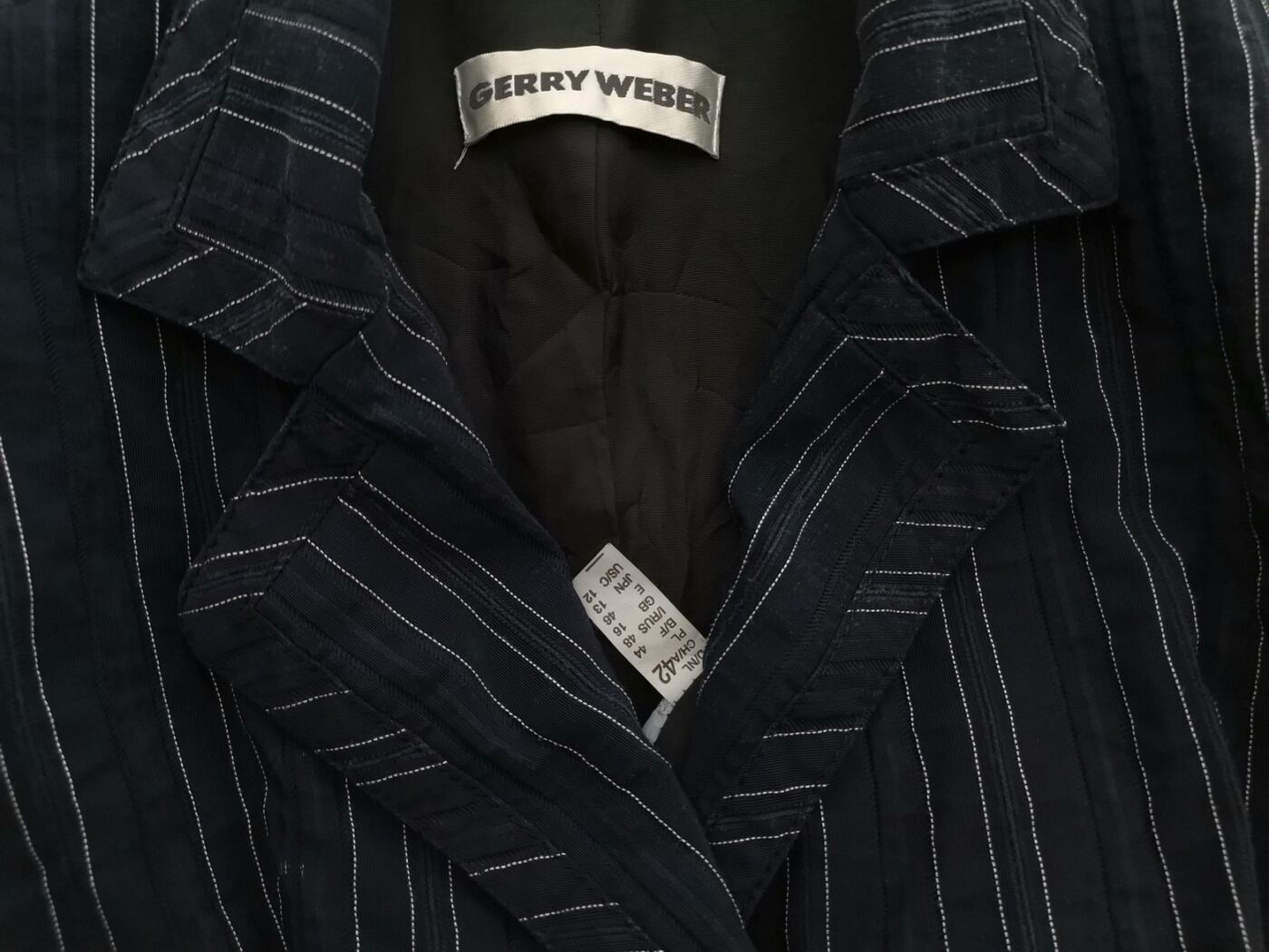 IMG_20220506_114453.jpg Gerry weber Rozmiar 42 Kolor Granatowy Pasy Kołnierz Żakiet z zapięciem Długi rękaw Materiał Bawełna