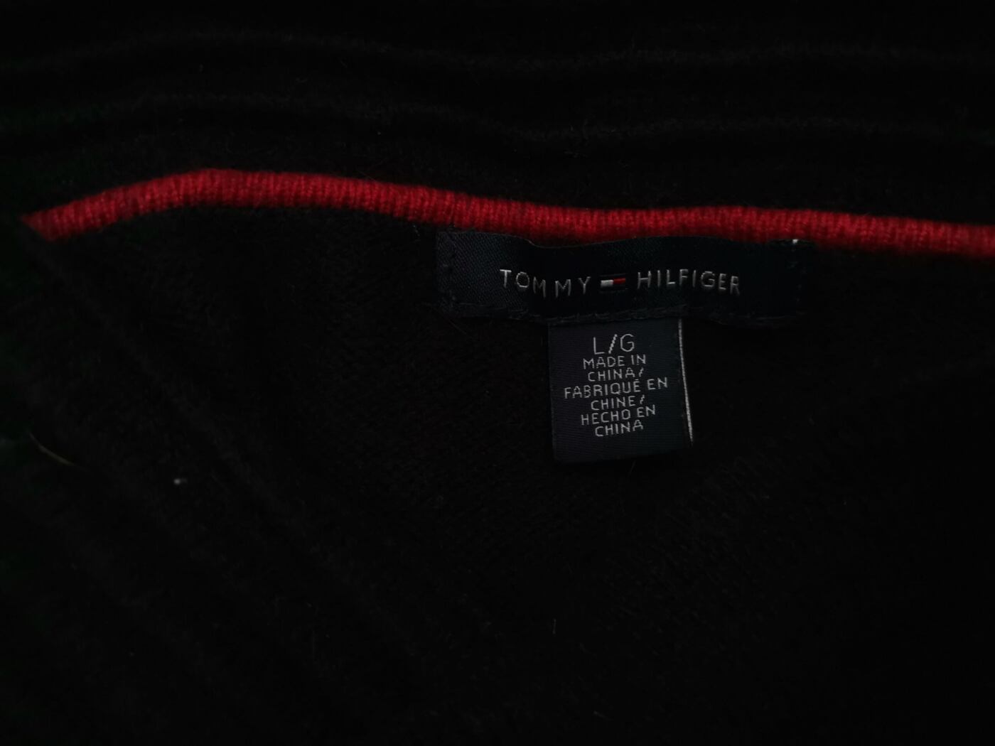 Tommy hilfiger Rozmiar L Kolor Czarny Drapowany dekolt Sukienka Sweterkowa Krótki rękaw Do Kolan Materiał Bawełna Tommy hilfiger Rozmiar L Kolor Czarny Drapowany dekolt Sukienka Sweterkowa Krótki rękaw Do Kolan Materiał Bawełna