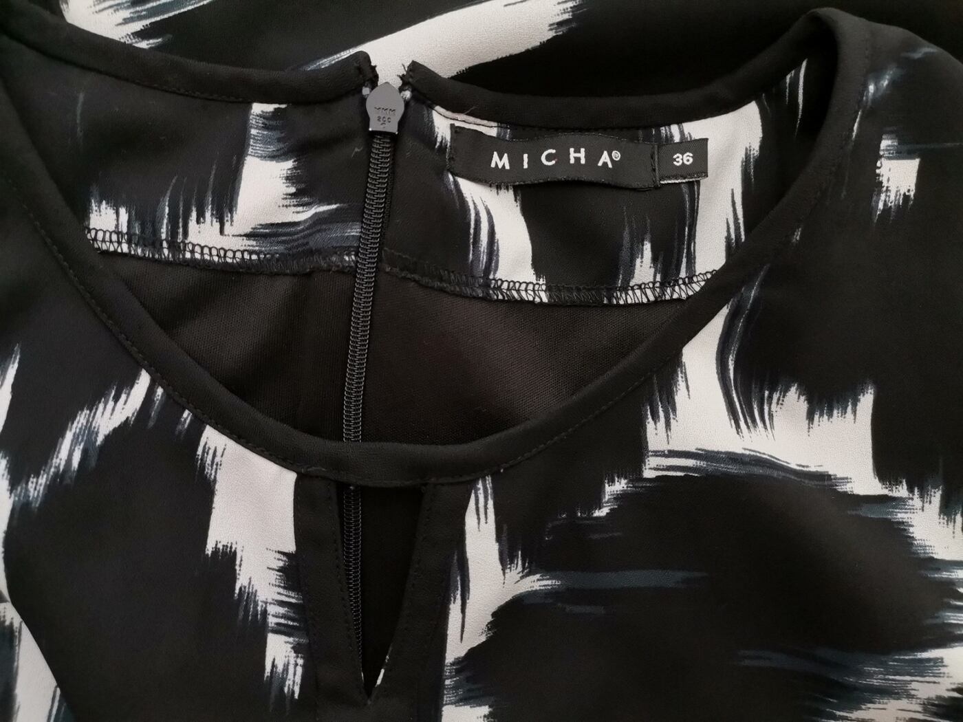 Micha Rozmiar 36 Kolor Czarny Crew Neck Sukienka Prostokątna Krótki rękaw Midi Micha Rozmiar 36 Kolor Czarny Crew Neck Sukienka Prostokątna Krótki rękaw Midi