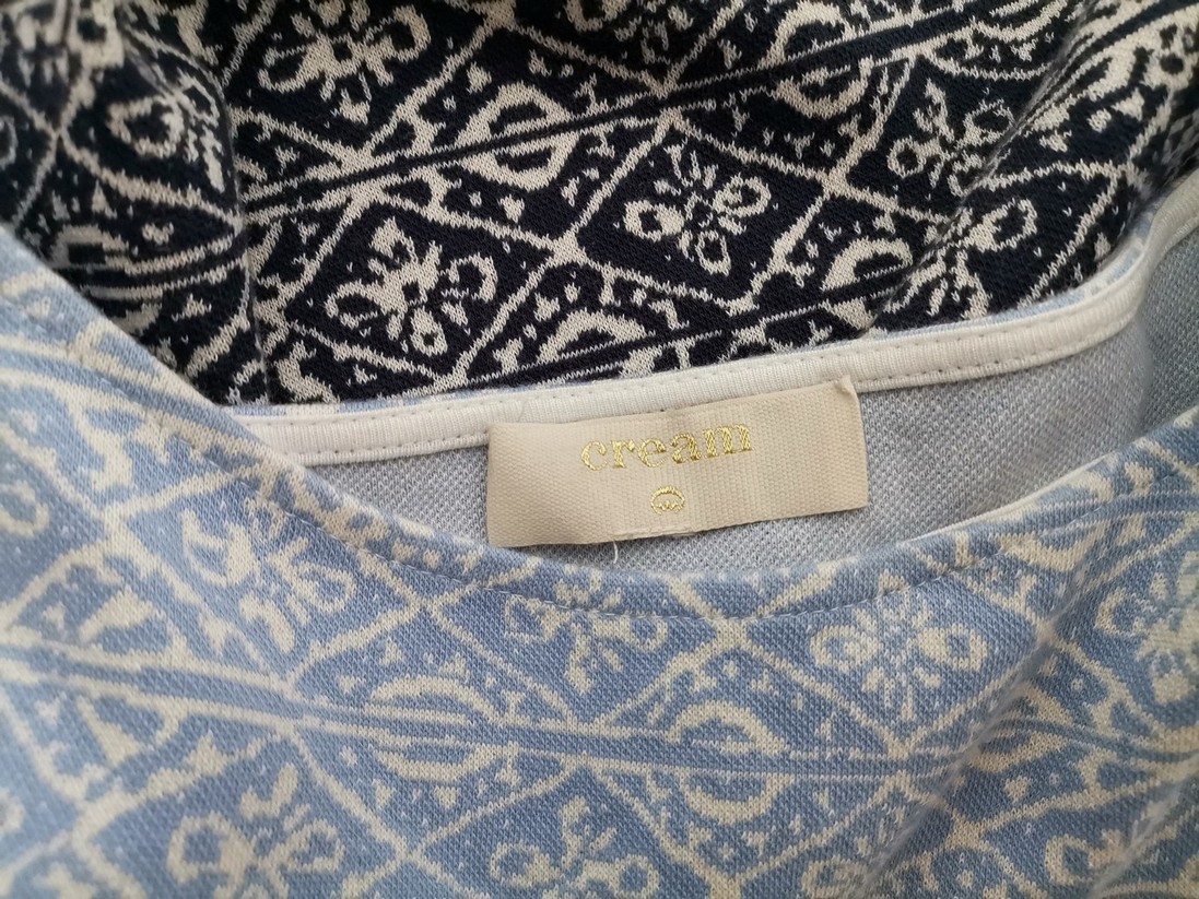 Cream Rozmiar 42/44 Kolor Granatowy Okrągły dekolt Sukienka Prostokątna Rękaw 3/4 Midi Materiał Bawełna Cream Rozmiar 42/44 Kolor Granatowy Okrągły dekolt Sukienka Prostokątna Rękaw 3/4 Midi Materiał Bawełna