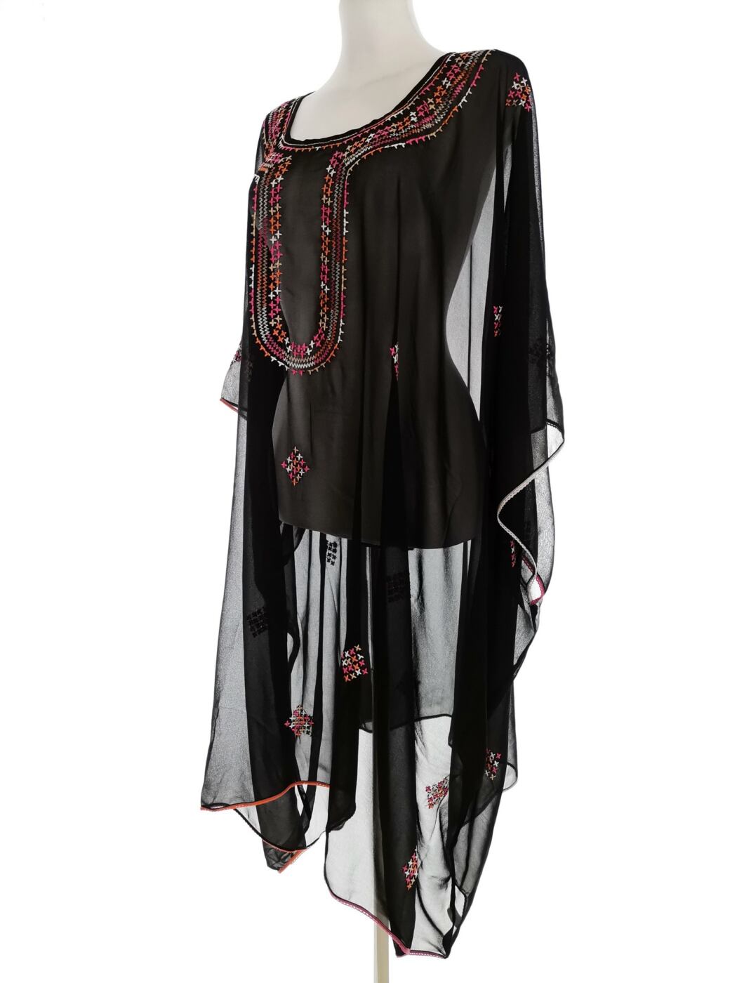 resort Rozmiar ONE SIZE (50/52) Kolor Czarny Okrągły dekolt Tunika Bluzka Rękaw 3/4 resort Rozmiar ONE SIZE (50/52) Kolor Czarny Okrągły dekolt Tunika Bluzka Rękaw 3/4