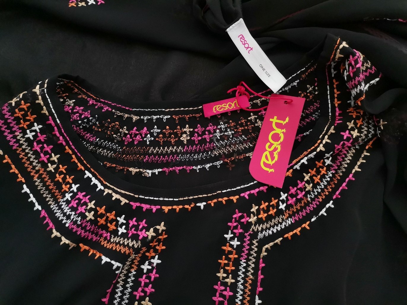 resort Rozmiar ONE SIZE (50/52) Kolor Czarny Okrągły dekolt Tunika Bluzka Rękaw 3/4 resort Rozmiar ONE SIZE (50/52) Kolor Czarny Okrągły dekolt Tunika Bluzka Rękaw 3/4