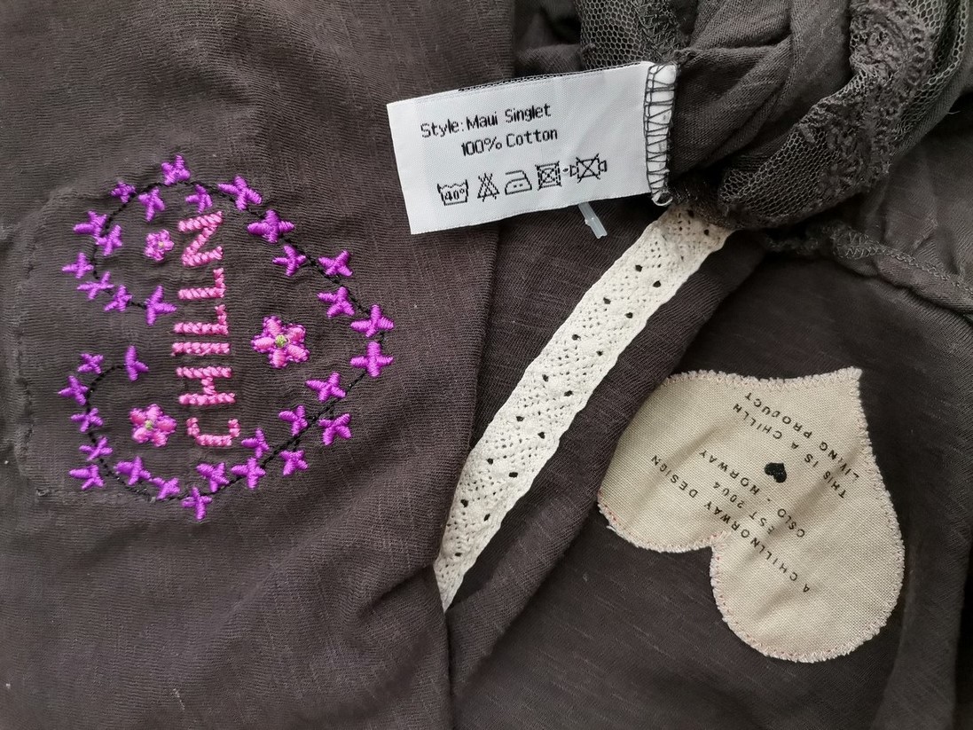 CHILLNORWAY Rozmiar M Kolor Brązowy Odkryte Ramiona Sukienka A-Line Bezrękawnik Do Kolan Materiał Bawełna 100% CHILLNORWAY Rozmiar M Kolor Brązowy Odkryte Ramiona Sukienka A-Line Bezrękawnik Do Kolan Materiał Bawełna 100%