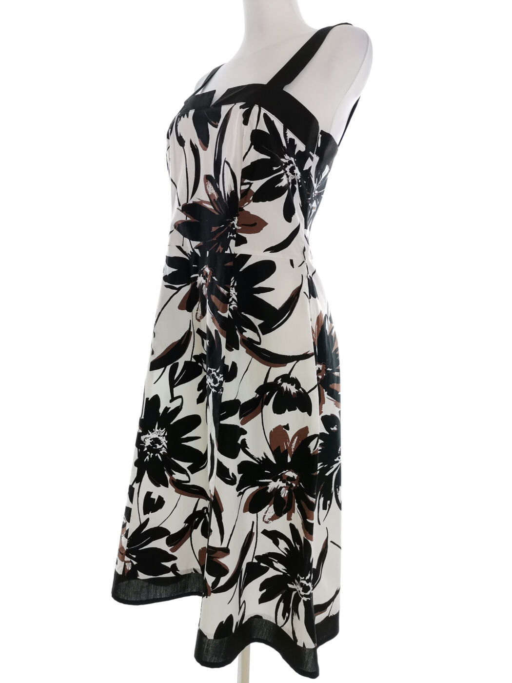 Collection Debenhams Rozmiar 10 (38) Kolor Biały Odkryte Ramiona Sukienka A-Line Bezrękawnik Midi Materiał Bawełna Collection Debenhams Rozmiar 10 (38) Kolor Biały Odkryte Ramiona Sukienka A-Line Bezrękawnik Midi Materiał Bawełna