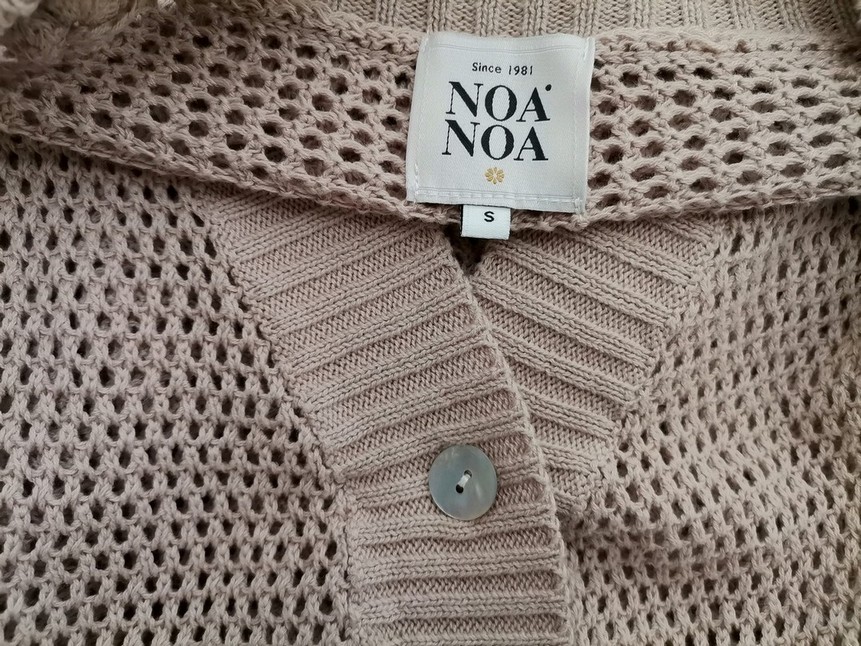 IMG_20220512_121011.jpg Noa noa Rozmiar S Kolor Beżowy W serek Długi Zapinany Kardigan Płaszcz Długi rękaw Materiał Bawełna 100% Cienka dzianina